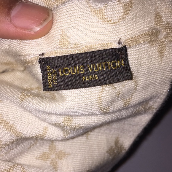 Louis Vuitton cashmere beanie and scarf combo - Picture 3 of 6